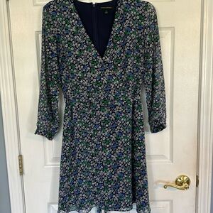 Cute lightweight navy and green banana republic dress with tie belt.
